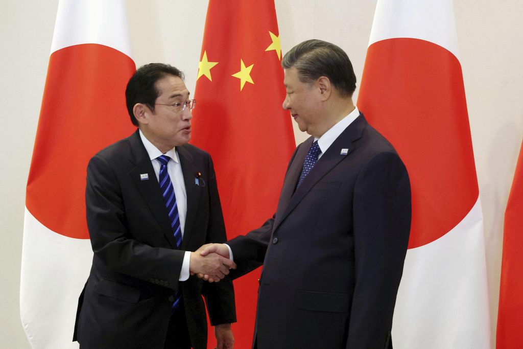 Japanese Prime Minister Fumio Kishida (left) and Chinese President Xi Jinping shake hands before a bilateral meeting on the sidelines of the APEC summit in San Francisco, United States, on November 16, 2023.