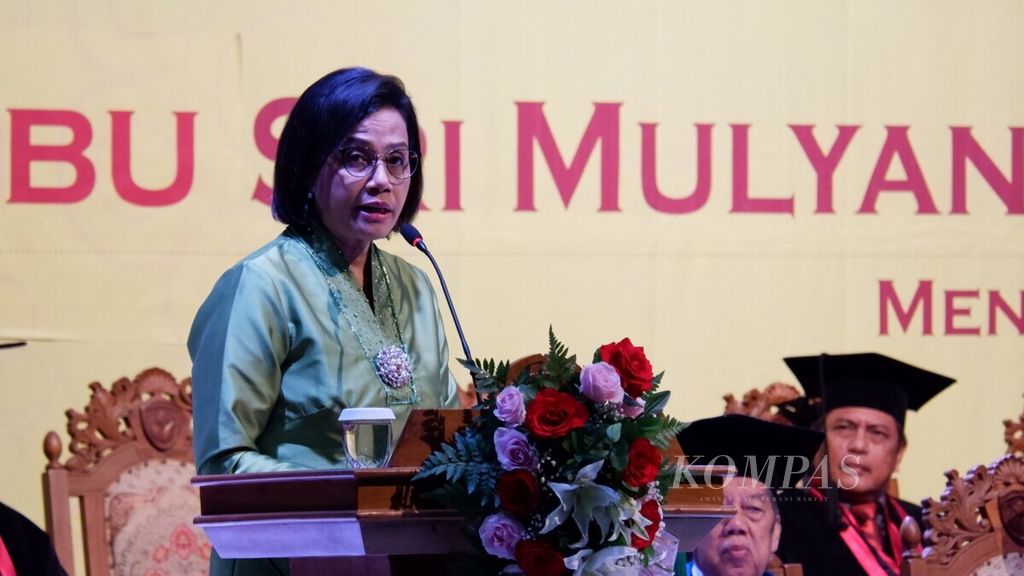 Menteri Keuangan Sri Mulyani menyampaikan orasi ilmiah di Balairung Universitas PGRI Semarang (UPGRIS), di Kota Semarang, Jawa Tengah, Selasa (23/7/2019). 