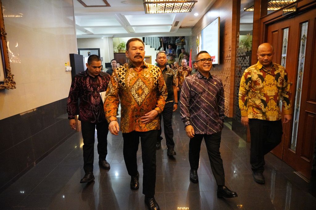 Jaksa Agung ST Burhanuddin mengunjungi Menteri PAN dan RB Abdullah Azwar Anas pada Jumat (27/10/2023).