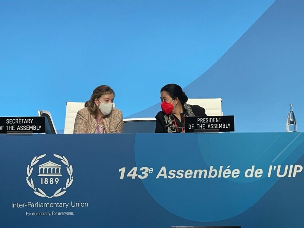 Ketua DPR Puan Maharani memimpin sesi yang digelar di Madrid, Spanyol, 27 November 2021. Acara yang menjadi bagian dari sidang umum ke-143 IPU di Madrid itu dihadiri parlemen dari 122 negara.