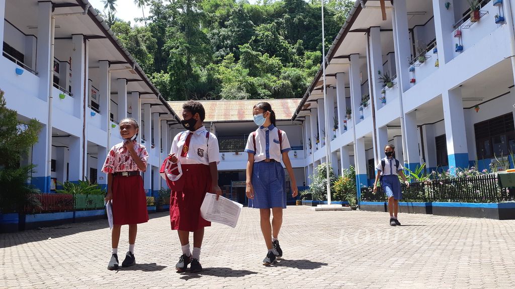 Suasana di SD Senasaba, Kota Jayapura, Papua, Rabu (3/11/2021). Sekolah itu milik Yayasan Pendidikan Kristen di tanah Papua.