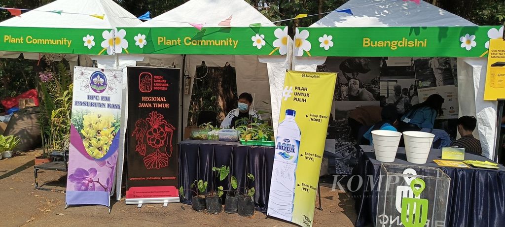 Selain menjadi sarana wisata keluarga, konser Sunset di Kebun yang digelar di Kebun Raya Purwodadi, Pasuruan, Jawa Timur, ini juga mengajak penonton untuk mencintai lingkungan dengan kampanye tanam pohon, bunga, dan memilah sampah. Kegiatan akan berlangsung hingga Minggu (27/8/2023).
