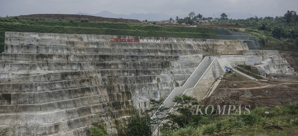  Ciawi and Sukamahi Dam Projects - Sukamahi Dam Landscape in Sukamahi, Bogor Regency, West Java, which is still in the completion stage, Wednesday (2/2/2022).