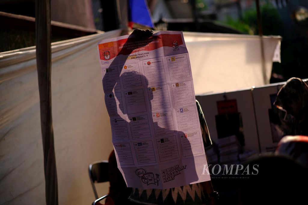 Suasana penghitungan suara Pemilihan Umum 2019 di di Tempat Pemungutan Suara 039 Kelurahan Petamburan, Kecamatan Tanah Abang, Jakarta Pusat, Rabu (17/4/2019). 