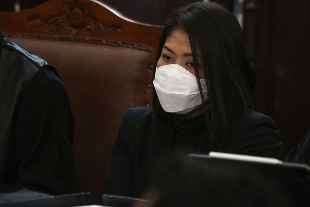 Terdakwa Putri Candrawathi saat mengikuti sidang lanjutan di Pengadilan Jakarta Selatan, Selasa (29/11/2022). 