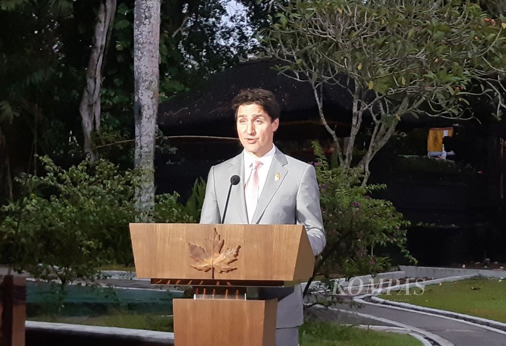 Perdana Menteri Kanada Justin Trudeau memberikan keterangan pers saat perhelatan Konferensi Tingkat Tinggi G20 (KTT G20) di Nusa Dua, Badung, Bali, Rabu (16/11/2022). Justin Trudeau menyampaikan, meski proses untuk mencapai konsensus sangat alot, komunike yang dihasilkan lewat Deklarasi Bali mencerminkan komitmen yang kuat dan jelas di antara negara-negara G20 untuk mengedepankan perdamaian di tengah tantangan global yang sulit. 