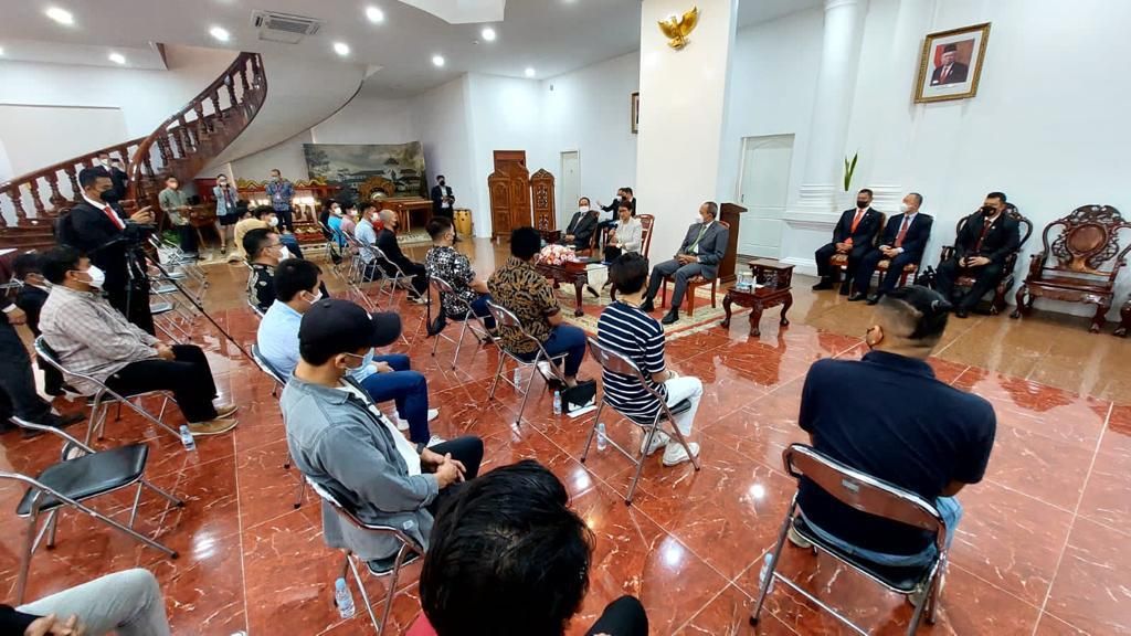 The hearing of the Minister of Foreign Affairs Retno LP Marsudi, Head of the National Police Security Maintenance Agency Commissioner General Arief Sulistyanto, and the Indonesian Ambassador to Cambodia Sudirman Haseng with Indonesian citizens who are victims of the crime of human trafficking (TPPO) in Cambodia in Phnom Penh, Cambodia, Tuesday ( 2/8/2022).