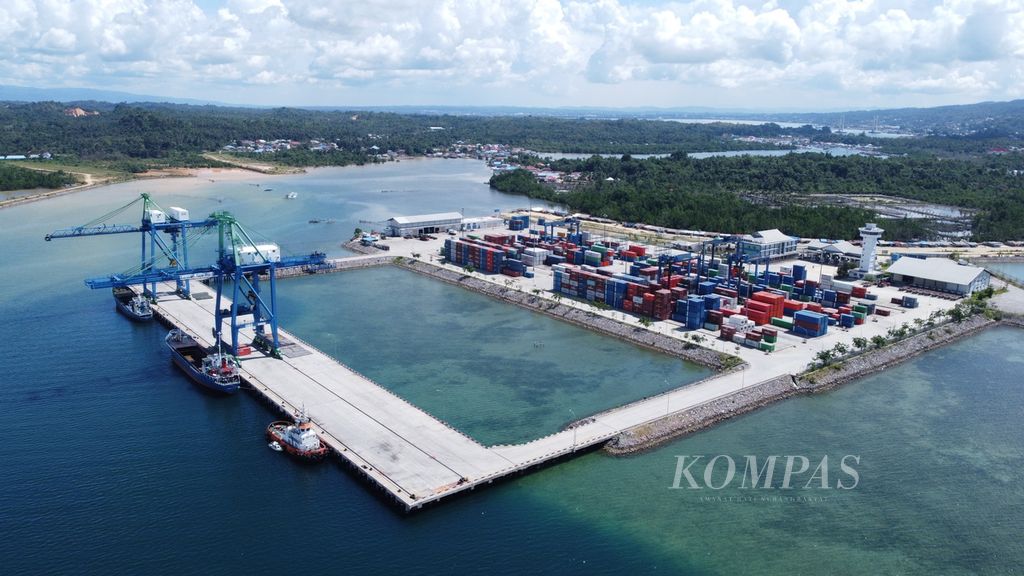 Foto udara Terminal Peti Kemas Kendari New Port di Kendari, Sulawesi Tenggara, Kamis (9/6/2022).