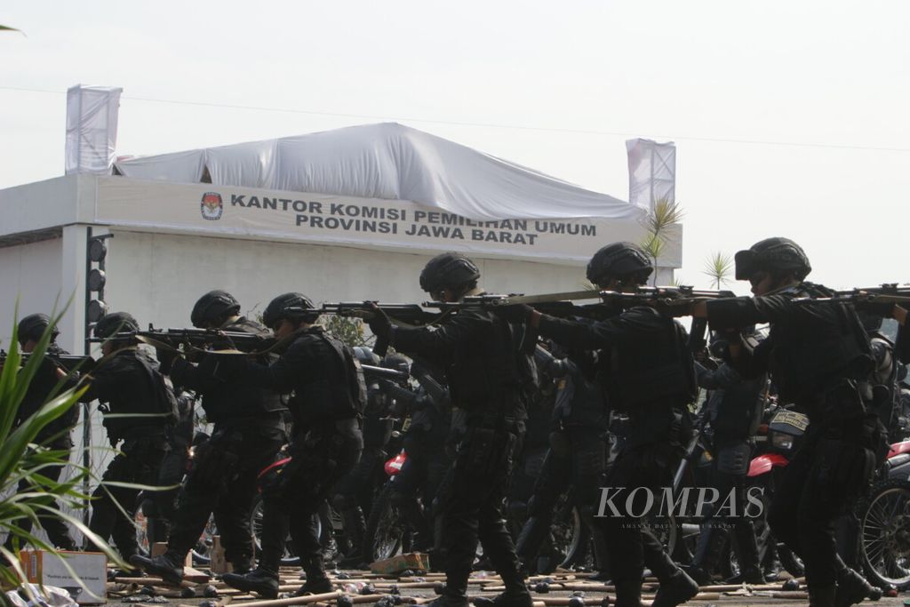 Latihan gabungan TNI dan Polri pam pilpres 2019 di cimahi 