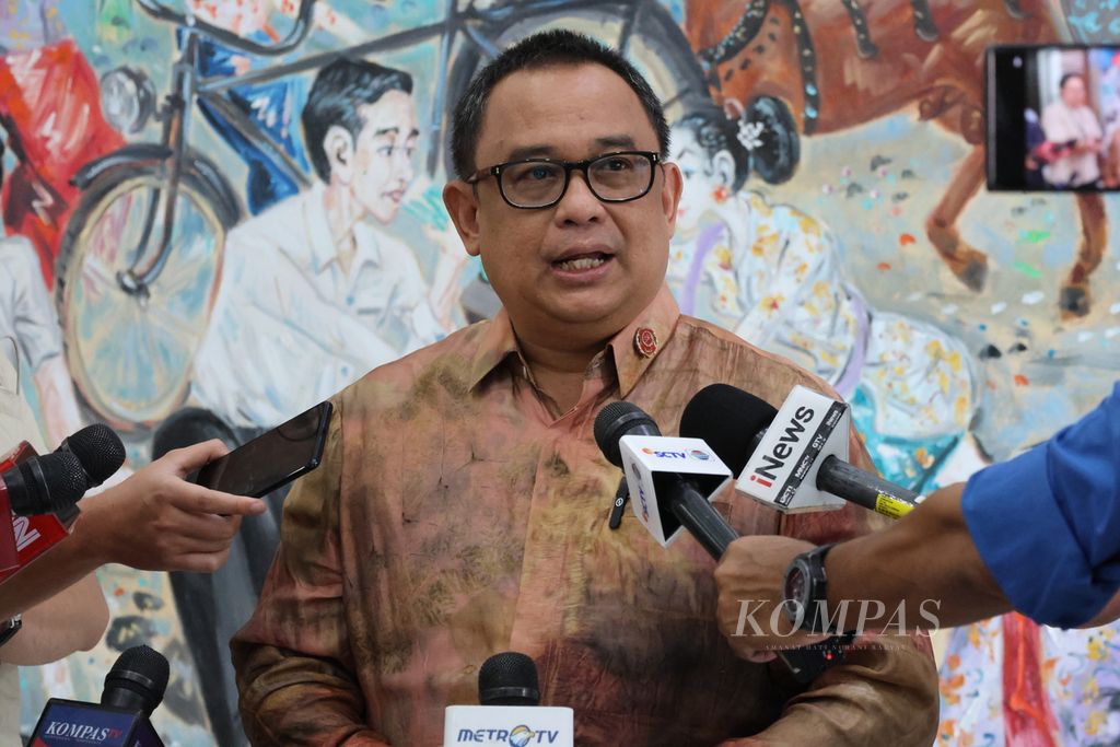 President's Special Staff Coordinator Anak Agung Gde Ngurah Ari Dwipayana provided a statement to journalists at the Office of the Ministry of State Secretariat in Jakarta on Friday (2/2/2024).