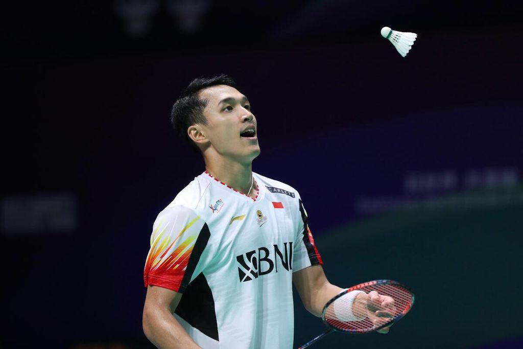 Jonatan Christie was forced to play three games by Saran Jamsri with a score of 21-16, 13-21, 21-12 when Indonesia faced Thailand in the Group C preliminary round of the Thomas Cup Championship at the Hi Tech Zone Sports Centre Gymnasium in Chengdu, China on Monday (29/4/2024). Indonesia won 4-1 against Thailand.