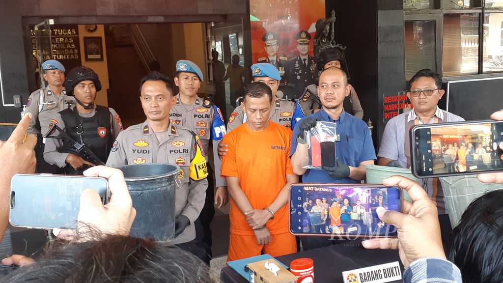 Pengungkapan kasus mutilasi di Sawojajar, Kota Malang, Kamis (11/01/2024), di Polresta Malang Kota. Kasus ini dipicu oleh praktik guna-guna.