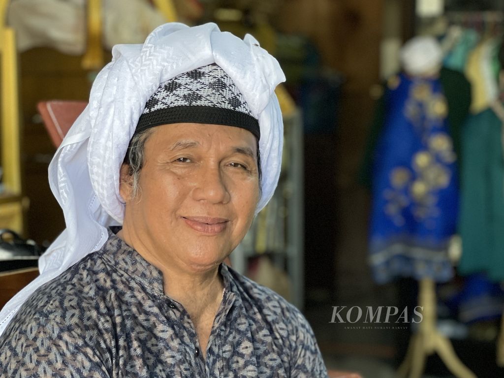 Puang Matoa Bissu Ancu yang terlahir dengan nama Syamsul Bahri adalah satu-satunya bissu yang tersisa di Bone. Saat ditemui di rumahnya di Bone, Sulawesi Selatan, Senin (18/9:2023), dia mengungkapkan kerisauannya pada proses regenerasi bissu yang tidak jalan.