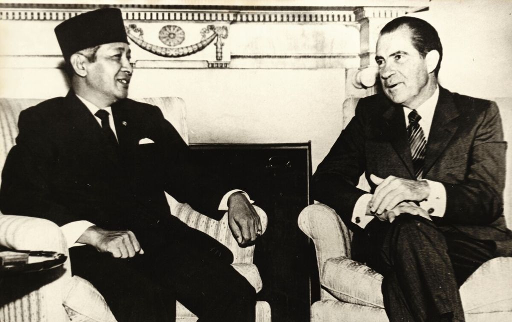 Mei 1970: Presiden AS Richard Nixon (kanan) menerima kunjungan Presiden Republlik Indonesia Soeharto di AS.