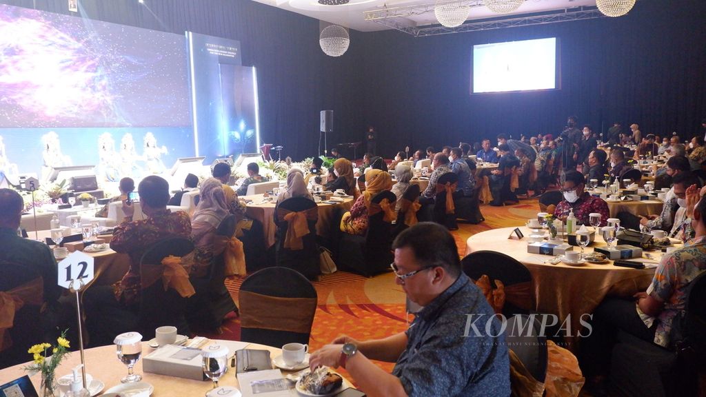 Peserta dari berbagai kalangan mengikuti seminar internasional dengan tema "Strategi Pembangunan Hijau untuk Kalimantan Baru" di Banjarmasin, Kalimantan Selatan, Jumat (19/8/2022).