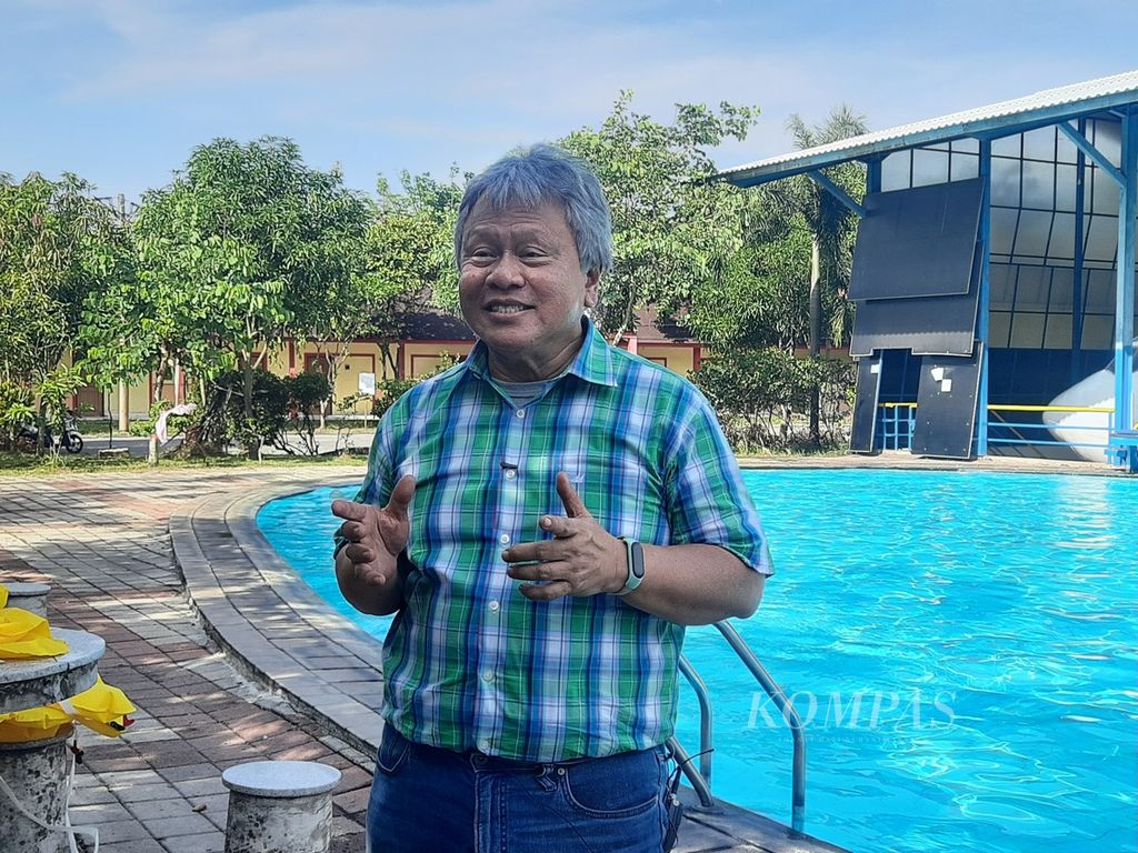 Ketua Asosiasi Pengguna Jasa Penerbangan Indonesia (Apjapi) Alvin Lie menjelaskan pentingnya memahami prosedur penyelamatan di industri penerbangan di Lion Group Training Center di Balaraja, Tangerang, Banten, Jumat (15/12/2023). 