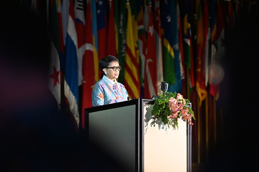 Indonesian Minister of Foreign Affairs, Retno Marsudi, delivered her Annual Press Statement on Foreign Affairs 2024 at the Asia-Africa Conference Museum in Bandung, West Java, on Monday (8/1/2024).