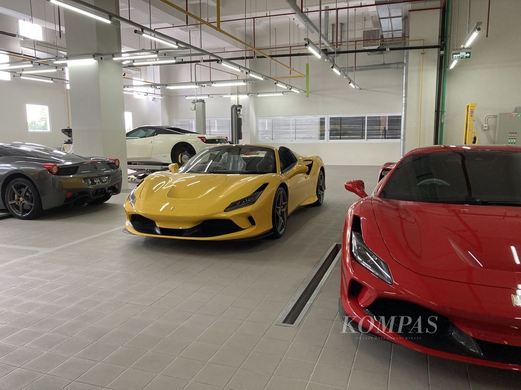 Suasana ruangan bengkel resmi di ruang pamer baru Ferrari di Jalan Proklamasi 36A, Menteng, Jakarta Pusat, Kamis (14/7/2022).