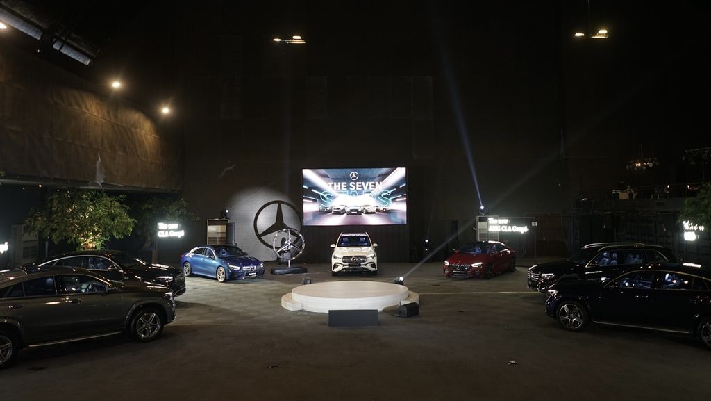 Sebanyak tujuh mobil terbaru diluncurkan PT Mercedes-Benz Distribution Indonesia (MBDI) di acara The 7 Stars di Jakarta pada Selasa (14/11/2023). Ini adalah gebrakan pertama PT MBDI setelah bernaung di Inchcape Indonesia pada Oktober silam. Lewat acara ini, PT MBDI telah meluncurkan 18 model sepanjang tahun 2023.