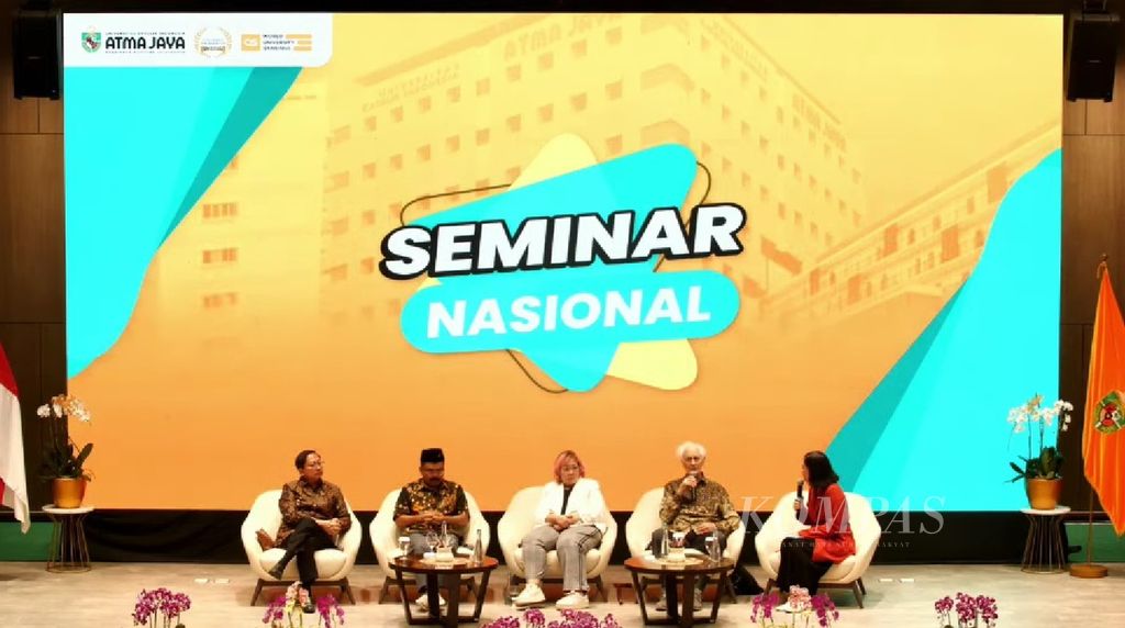 Seminar nasional agama dan kemanusiaan bertajuk ”Lintas Keyakinan Menuju Persaudaraan Sejati” yang diselenggarakan Universitas Katolik Atma Jaya Jakarta di Jakarta, Rabu (28/8/2024).