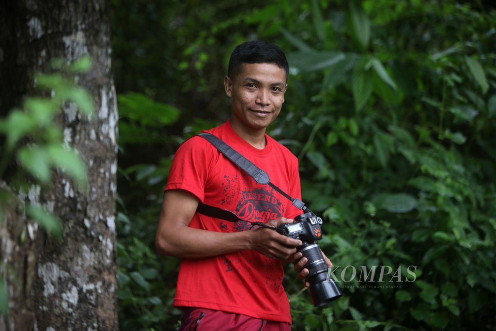 Ardin Mokodompit, anggota Masyarakat Mitra Polisi Hutan di Taman Nasional Bogani Nani Wartabone, saat ditemui di Suwawa Timur, Kabupaten Bone Bolango, Provinsi Gorontalo, Senin (18/7/2022).