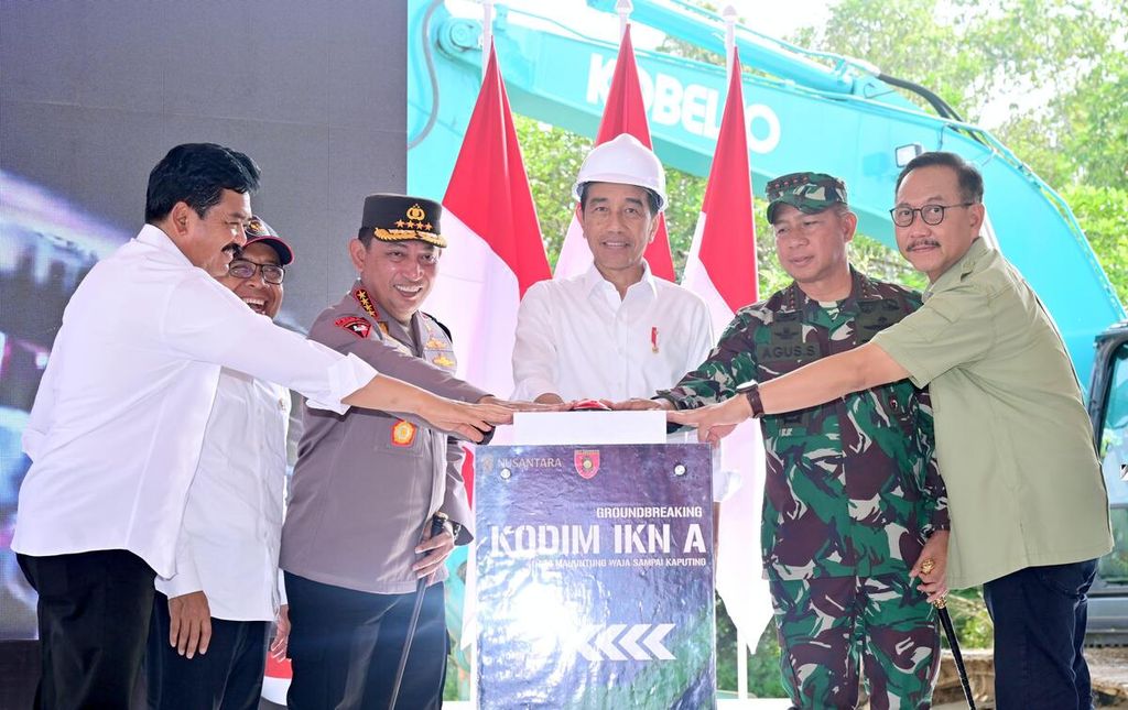 Suasana peletakan batu pertama pembangunan komando distrik militer (kodim) di kawasan Ibu Kota Nusantara (IKN), Kabupaten Penajam Paser Utara, Kalimantan Timur, pada Kamis, 21 Desember 2023. 