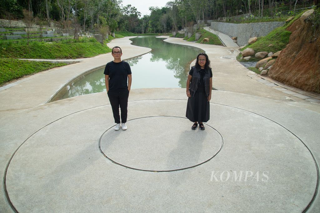 Arsitek Gregorius Supie Yolodi dan Maria Rosantina, perancang Taman Doa Bintang Samudra, Rabu (24/1/2024).