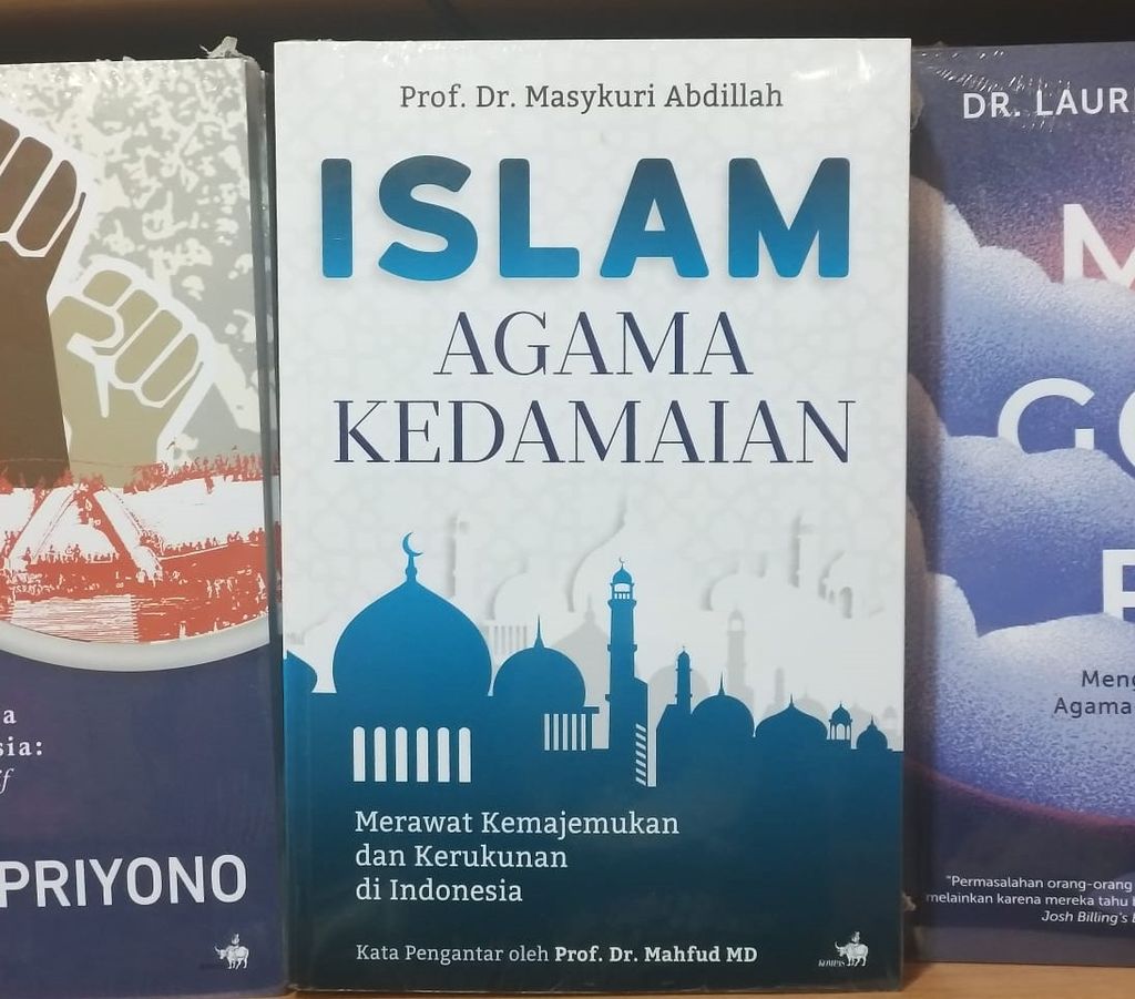 Sampul buku <i>Islam Agama Kedamaian</i>, (PBK, 2021)
