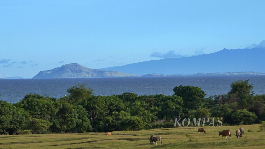 Panorama Teluk Saleh, Pulau Sumbawa, Nsua Tenggara Barat.