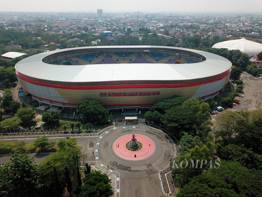 Stadion Manahan yang akan digunakan untuk penyelenggaraan Piala Dunia U-20 di Kota Surakarta, Jawa Tengah, Senin (20/3/2023).  Setelah batal menjadi tuan rumah Piala Dunia U-20, Indonesia ditunjuk FIFA menjadi tuan rumah Piala Dunia U-17 2023.