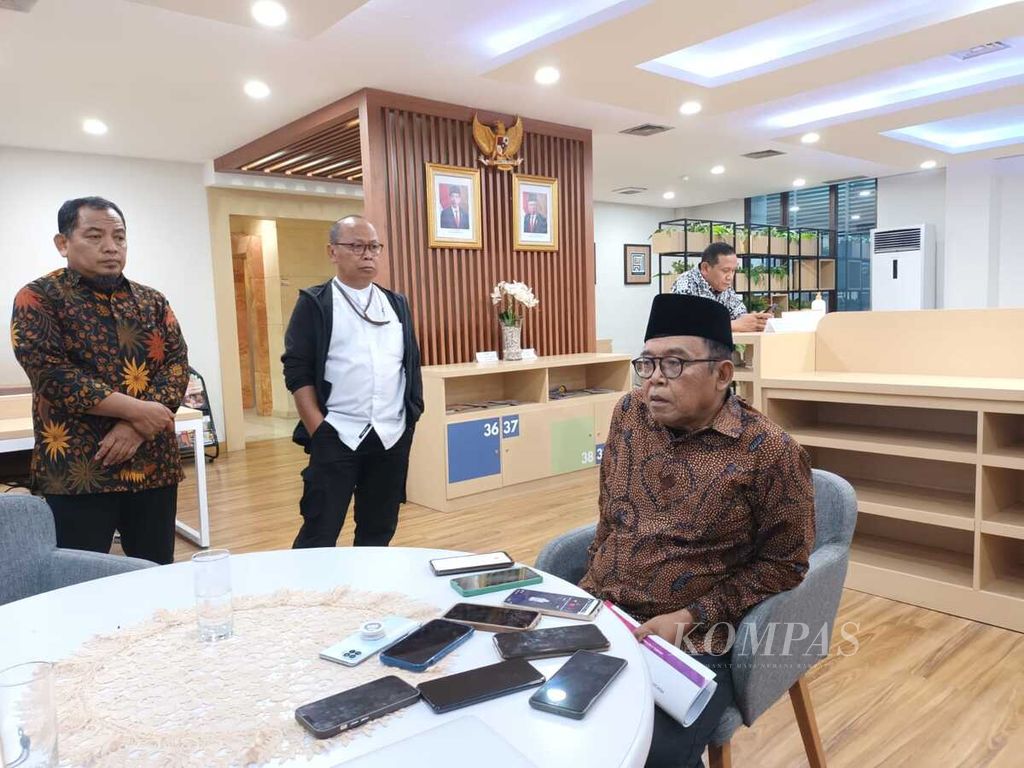 Staf Khusus Bidang Komunikasi dan Informasi Wakil Presiden Masduki Baidlowi, saat memberi keterangan pers terkait rencana kunjungan Wapres Amin ke Papua, di Jakarta, Jumat (6/10/2023).
