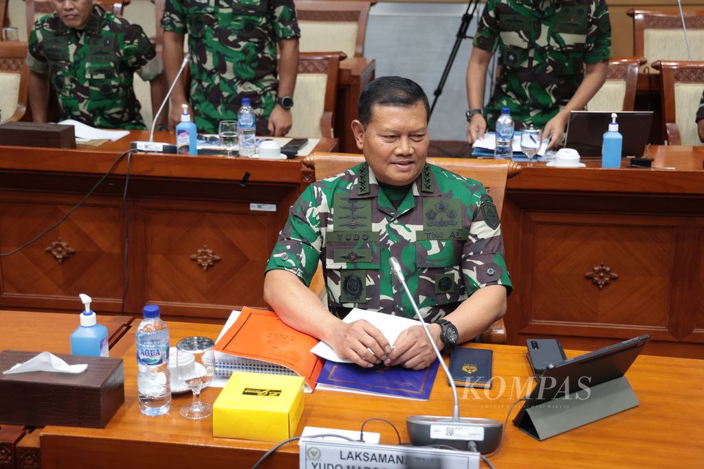 Calon panglima TNI Laksamana Yudo Margono mengikuti uji kelayakan dan kepatutan di hadapan Komisi I DPR di Kompleks Parlemen, Senayan, Jakarta, Jumat (2/12/2022). 
