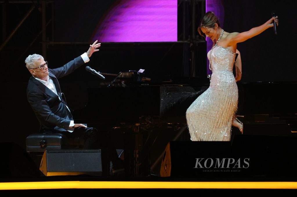 Penampilan Katharine McPhee dalam Hitman Returns David Foster &amp; Friends di ICE BSD, Tangerang, Banten, Jumat (14/6/2024).  