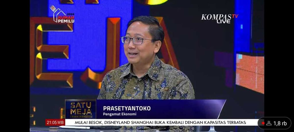 Pengamat ekonomi Prasetyantoko pada acara Satu Meja The Forum bertajuk ”Mampukah Jokowi Damaikan Rusia-Ukraina” yang disiarkan Kompas TV, Rabu (29/6/2022) malam.