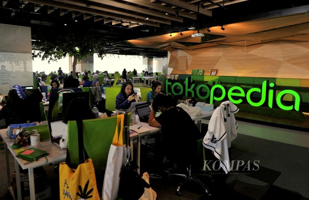 Suasana kantor Tokopedia di Jakarta, Rabu (15/8/2018). Usaha rintisan asal Indonesia ini mulai beroperasi sejak 2009 dan saat ini mempekerjakan ribuan karyawan.