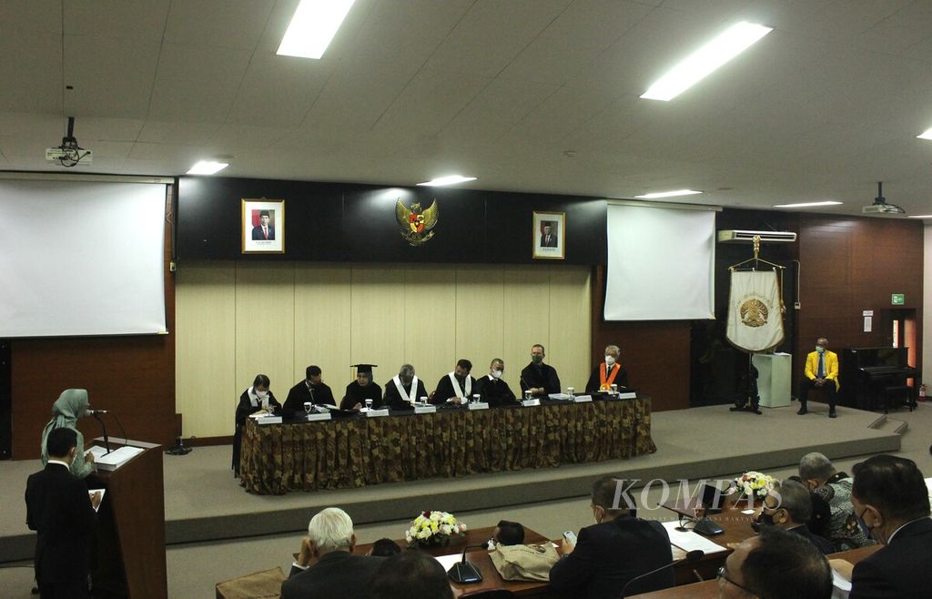 Suasana sidang promosi doktor Amurwani Dwi Lestariningsih di Fakultas Ilmu Pengetahuan Budaya Universitas Indonesia, Depok, Jawa Barat, Senin (9/1/2023).