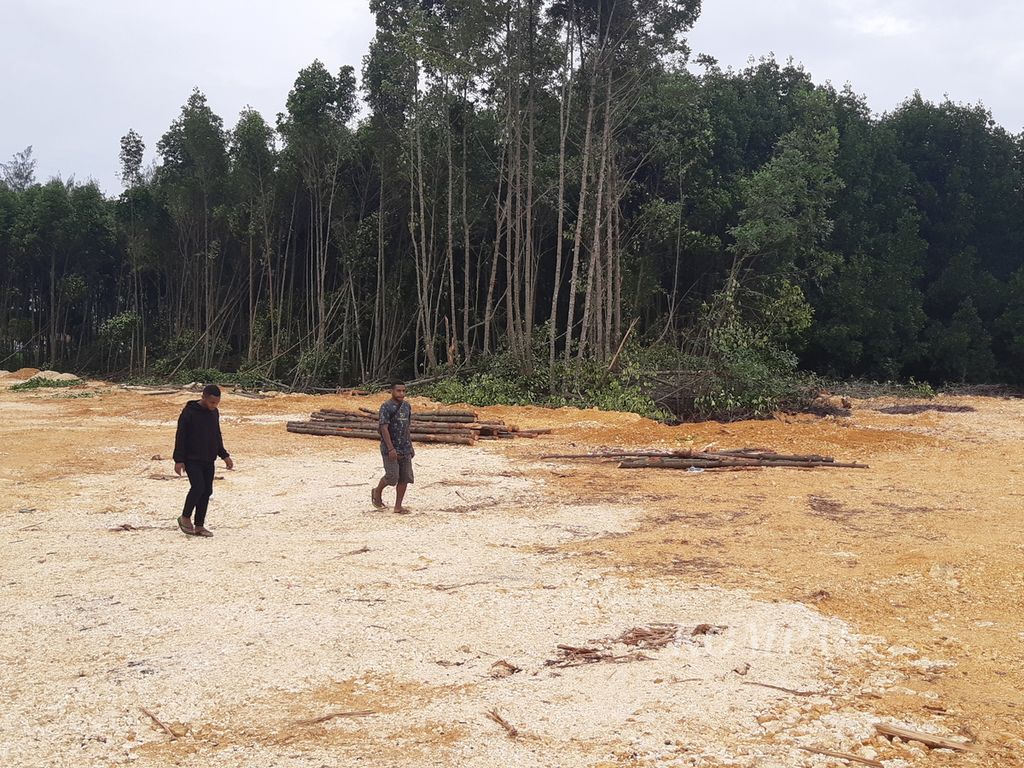 Aksi perusakan hutan bakau di Taman Wisata Alam Teluk Youtefa, Kota Jayapura, Papua, dari bulan Juni hingga Juli 2023 mencapai 2 hektar. Taman Wisata Alam Teluk Youtefa berstatus kawasan konservasi sejak tahun 1996.
