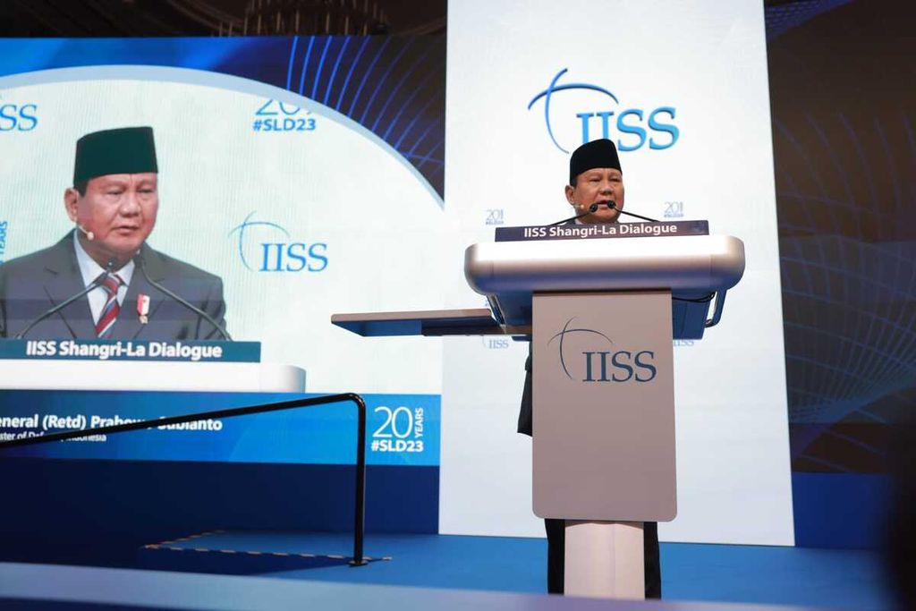 Menteri Pertahanan Prabowo Subianto berbicara dalam forum International Institute for Strategic Studies (IISS) Shangri-La Dialogue 2023 di Singapura, Sabtu (3/6/2023). Prabowo mendorong agar Ukraina dan Rusia melakukan gencatan senjata.