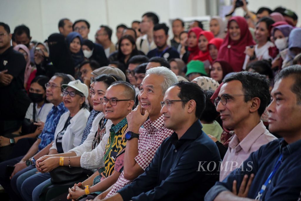Central Java Governor Ganjar Pranowo sat next to Minister of Education, Culture, Research, and Technology Nadiem Makarim at the Belajaraya 2023 event in Pos Bloc Jakarta on Saturday (29/7/2023).