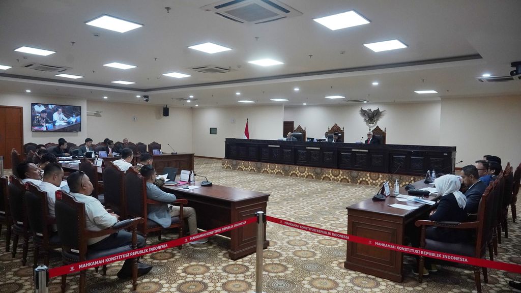 Suasana dalam sidang pelaporan etik di Majelis Kehormatan Mahkamah Konstitusi di Gedung 2 Mahkamah Konstitusi, Jakarta, Kamis (2/11/2023). 