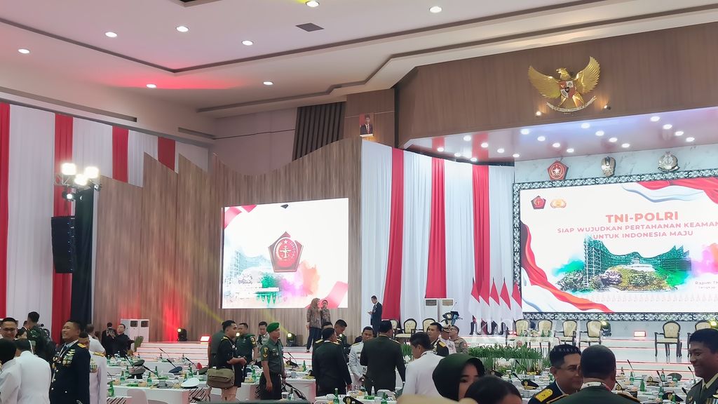 Suasana jelang rapat pimpinan TNI-Polri di GOR Ahmad Yani, Cilangkap, Jakarta, Rabu (28/2/2024).