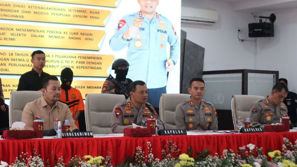 Suasana konferensi pers tindak pidana perdagangan orang di Polres Pemalang, Jawa Tengah, Rabu (7/6/2023). Dalam kasus tersebut, polisi meringkus satu pemimpin perusahaan yang telah menyalurkan pekerja migran secara ilegal sejak 2021. 