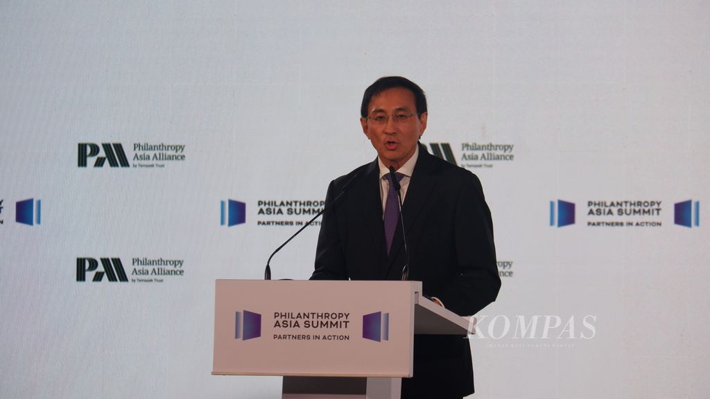 CEO Temasek Trust Desmond Kuek berbicara dalam ajang Konferensi Filantropi Asia 2024 di Singapura, Senin (15/4/2024).