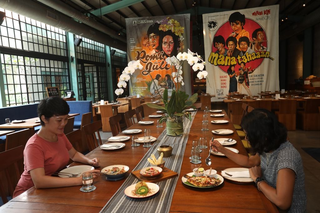 Suasana Resto Kaum Jakarta di kawasan Menteng yang menawarkan menu-menu hidangan dari kawasan Indonesia timur.