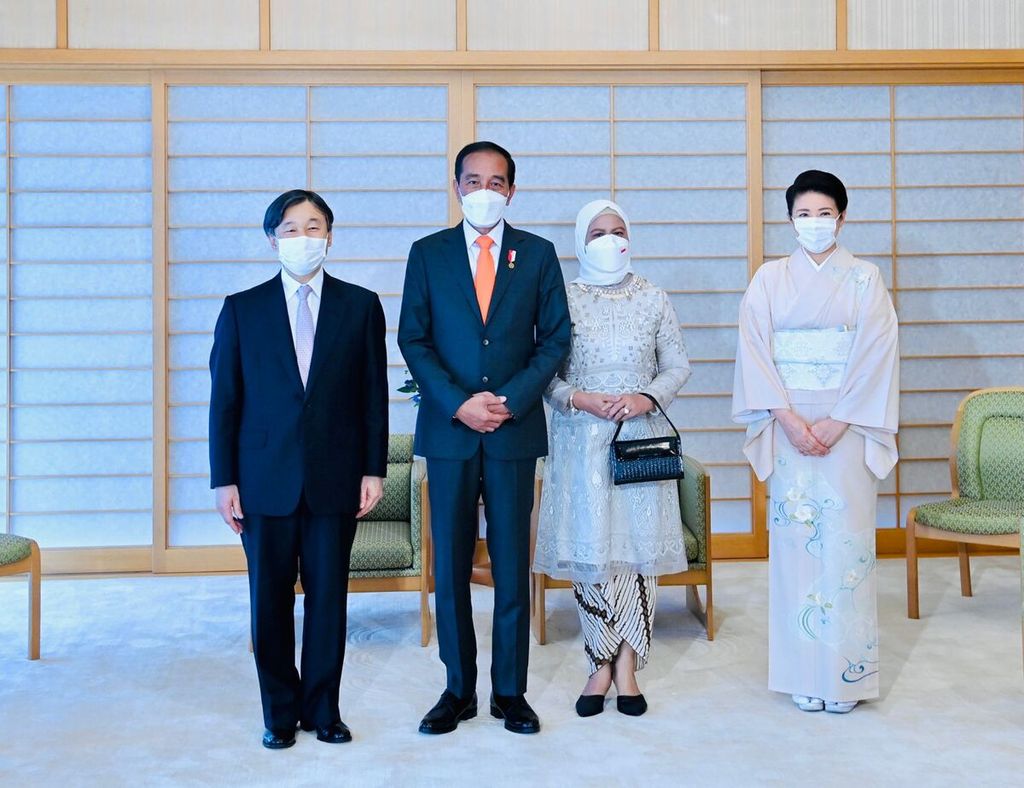 Presiden Jokowi dan Nyonya Iriana melakukan kunjungan kehormatan kepada Kaisar Naruhito dan Permaisuri Masako di Istana Kekaisaran Jepang, Tokyo, Rabu (27/7/2022).