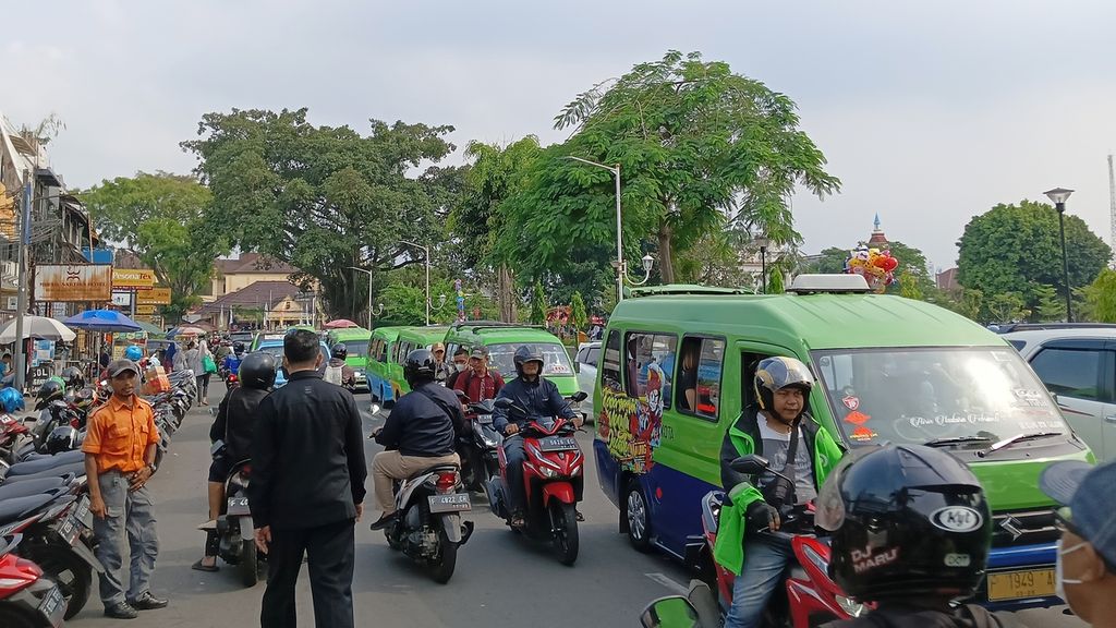 Angkutan kota atau angkot di Kota Bogor sudah kembali beroperasi setelah aksi unjuk rasa para sopir pada Senin (17/4/2023). 