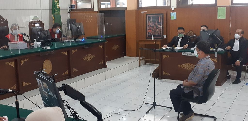 Sidang perdana kasus kekerasan seksual di SMA Selamat Pagi Indonesia, Kota Batu, Jawa Timur, dengan tersangka JE mulai digelar Rabu (16/2/2022) di Pengadilan Negeri Malang. 