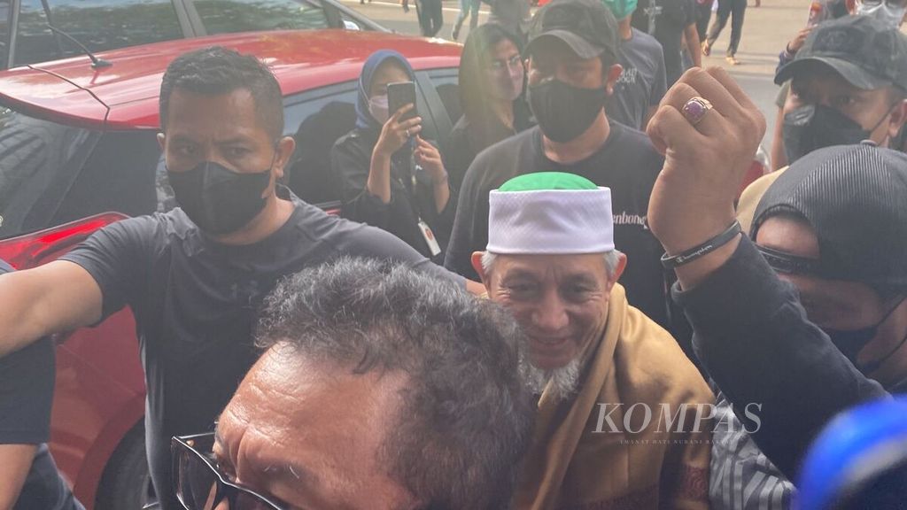 Abdul Qadir Hasan Baraja, pemimpin kelompok Khilafatul Muslimin, ditangkap di Lampung dan ditahan di Polda Metro Jaya, Jakarta, Selasa (7/6/2022). Abdul Qadir menjadi tersangka karena memimpin kelompok yang menyebarkan ideologi berbasis khalifah.
