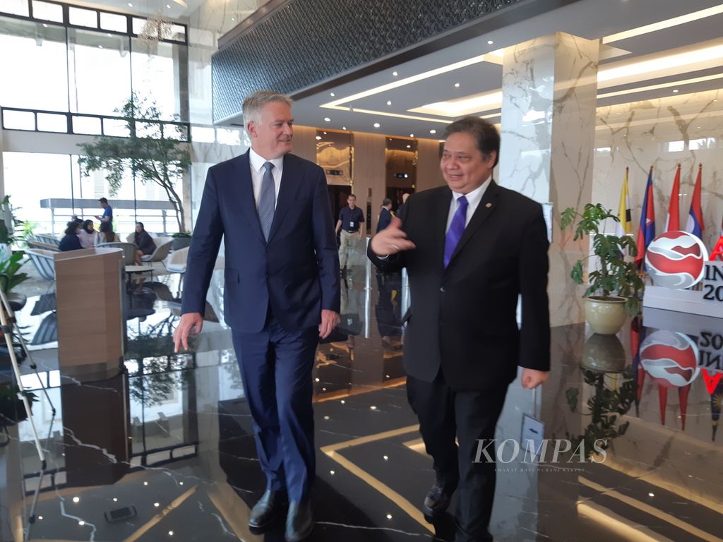 Coordinator Minister for Economic Affairs Airlangga Hartarto, together with Secretary-General of OECD Mathias Cormann, held a meeting at the Ministry of Coordinator for Economic Affairs building in Jakarta on Thursday (10/8/2023).