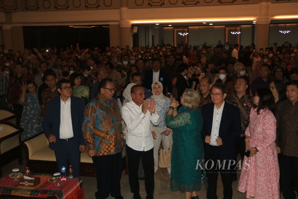 Gubernur Sumatera Utara Edy Rahmayadi (tengah) menjadi pembicara seminar bertajuk Peluang dan Tantangan Ekonomi Tahun 2023 yang diselenggarakan Persatuan Inteligensia Kristen Indonesia (PIKI) Sumut, di Medan, Sabtu (21/1/2023). 
